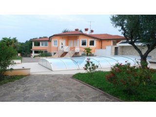 Kuća sa bazenom 500m od mora