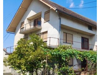 NAŠICE - Kuća uz glavnu cestu sa okućnicom! 279m2