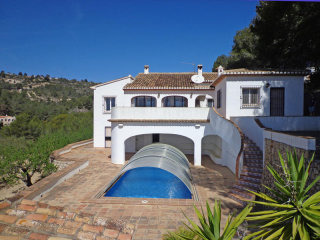 4 Bedrooms - Villa - Alicante - For Sale