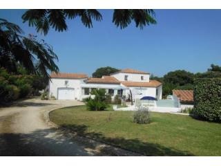 4 bedroom House For Sale: 17550..