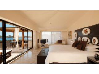 Deluxe Suite No 231, White Sands Hotel..