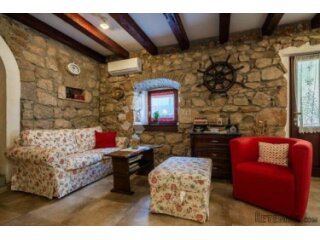 BAŠKA - rustikalna oaza 50m od mora sa vrtom