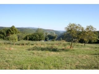 GRAĐEVINSKA PARCELA S POGLEDOM NA RAŠKU DRAGU