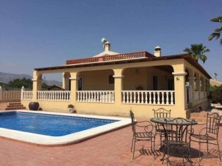 Beautifully Presented Detached Villa..
