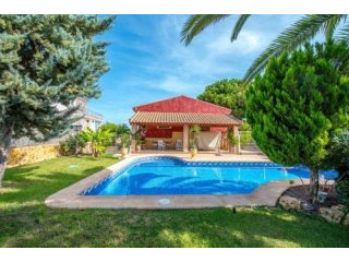 4 Bedroom 2 Bathroom Villa In..