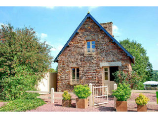 1 Bedroom Pretty Stone House With..