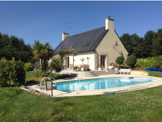 Detached House with Swimming Pool