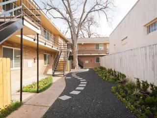 2 bedroom Apartment For Sale: 3202 Yale..