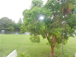 3 bedroom Town House For Sale: 7657 SW..
