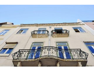 Building in Campo de Ourique with garden