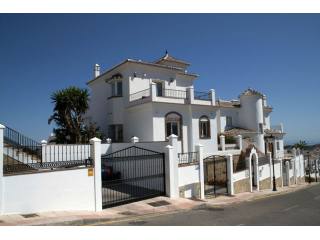 5 Bedrooms - Villa - Malaga - For Sale