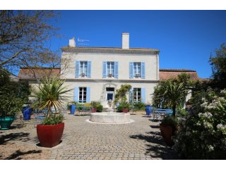 Fabulous Maison de Maitre located in a..