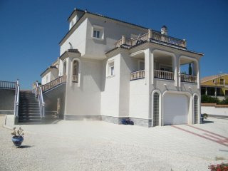 4 Bedrooms - Villa - Alicante - For Sale