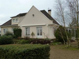 5 bedroom Villa For Sale: 79410 ECHIRE