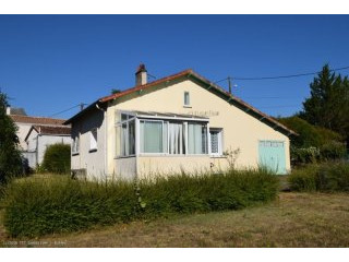 2 Bedroom Bungalow With Gradens On..