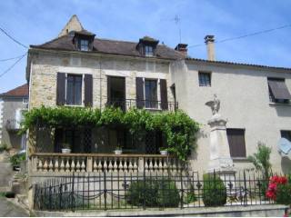 4 Bedrooms Stone Built Village House