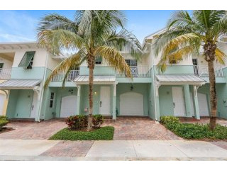 3 bedroom Residence For Sale: Juno..