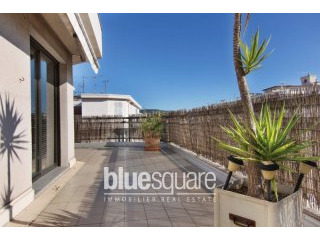 Top floor spliit level 3 bedroom..