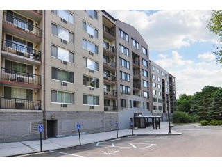 1 bedroom House For Sale: 703 Pelham..