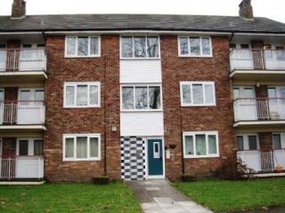 3 bedroom Flat to rent in Glover..