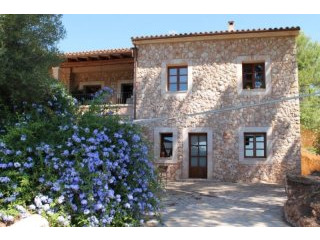 Fabulous country estate with guest..