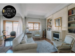 Completely remodeled house, T4+1 Lisbon..