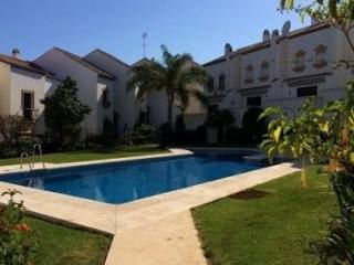 3 Bed Apartment for sale in Calahonda