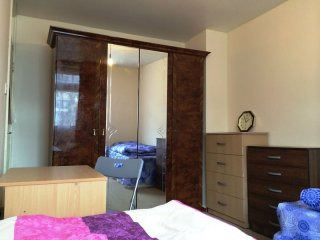 Room share for men, Zone 2, Mile End