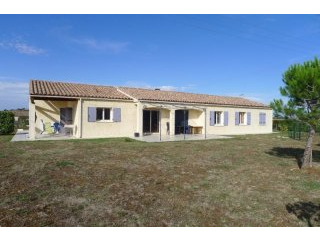 4 Bed Single Story Villa With Garden..