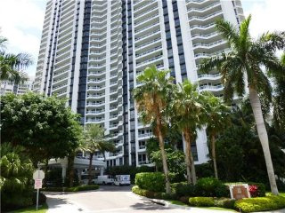 2 bedroom Flat For Sale: 21055 YACHT..