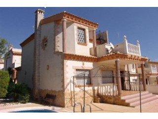 Detached villa with private pool In Los..