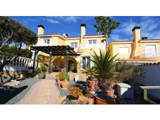 V1619 - Spacious 3 Bedroom, 2 Bathroom..