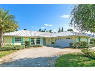 2 bedroom House For Sale: 856 Live Oak..
