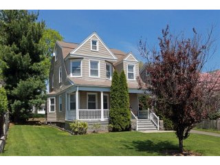 Flat For Sale: 93 E Elm Street..