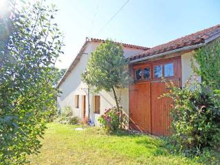 Renovated 2-Bedroom Cottage With Superb..