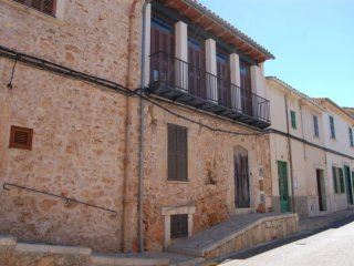 Beautiful Townhouse To Be Reformed In..