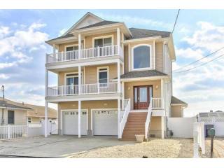 5 bedroom Flat For Sale: 3453 Maritime..