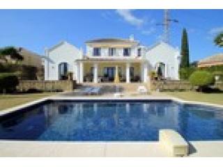 4 Bedrooms - Villa - Malaga - For Sale