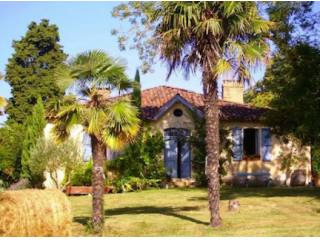Fully-furnished Country Cottage