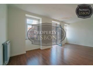 Renovated T5 Lisbon Apartment for Sale..