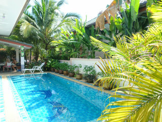 Lovely 3 bedroom pool house in..