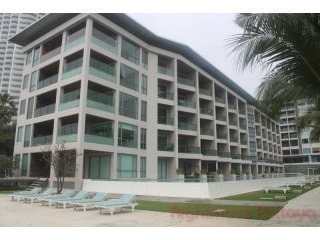 1 Bedroom Condo for sale in Wongamat -..