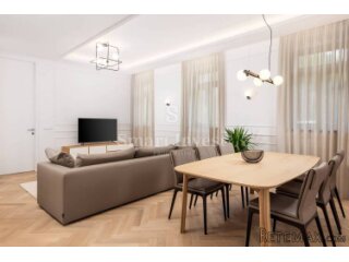 OPATIJA – CENTAR, luksuzan stan 2S+DB u vili, 1. red do m..