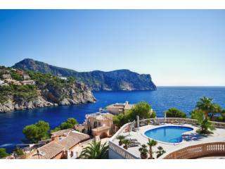 Stylish 2 bedroom sea view apartment