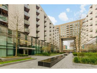 Canary Wharf 2 bed luxury apartment