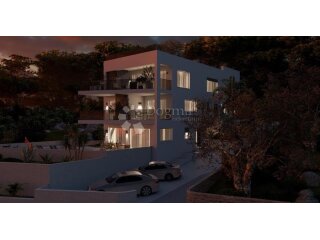 ČIOVO-PENTHOUSE PRVI RED DO MORA SA ČAROBNIM POGLEODM