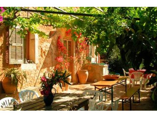 Charming finca with great views to the..