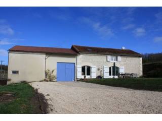 Lovely renovated family home with 4..