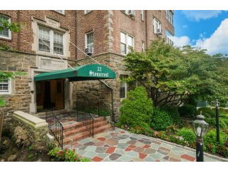 1 bedroom Commercial Property For Sale:..
