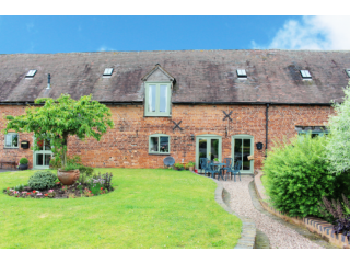 2 bedroom, Barn Conversion house for..